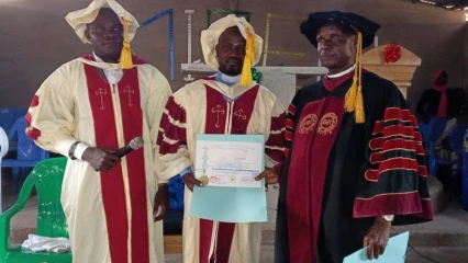 PARAKOU/MINISTÈRE INTERNATIONAL DU RASSEMBLEMENT DES ÉLUS DE DIEU : Révérend Apôtre Honoré Adagbe, désormais docteur Honoris Causa