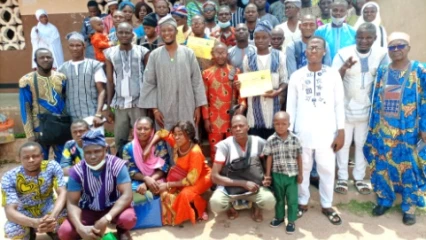 APPRENTISSAGE DE LA LANGUE BAATONUM : 30 apprenants formés par l&rsquo;Ajepec Su Dom Se reçoivent leurs parchemins