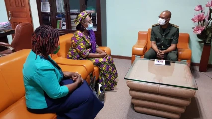 AUDIENCE AU CABINET DU PREFET DU BORGOU : La présidente de l’Ufec/ Abc Zénabou Sangaré chez Djibril Mama Cissé