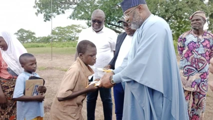 RENTRÉE SCOLAIRE 2024-2025 À DJOUGOU :  Richard Boni Ouorou grave son nom dans l&rsquo;esprit des acteurs éducatifs  . Un module de salles de classe et des tables-bancs offerts 