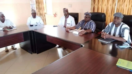 COHABITATION PACIFIQUE ENTRE LES POPULATIONS DE PERERE ET DU BARUTEM : Le maire Nouhoum échange avec une délégation nigériane