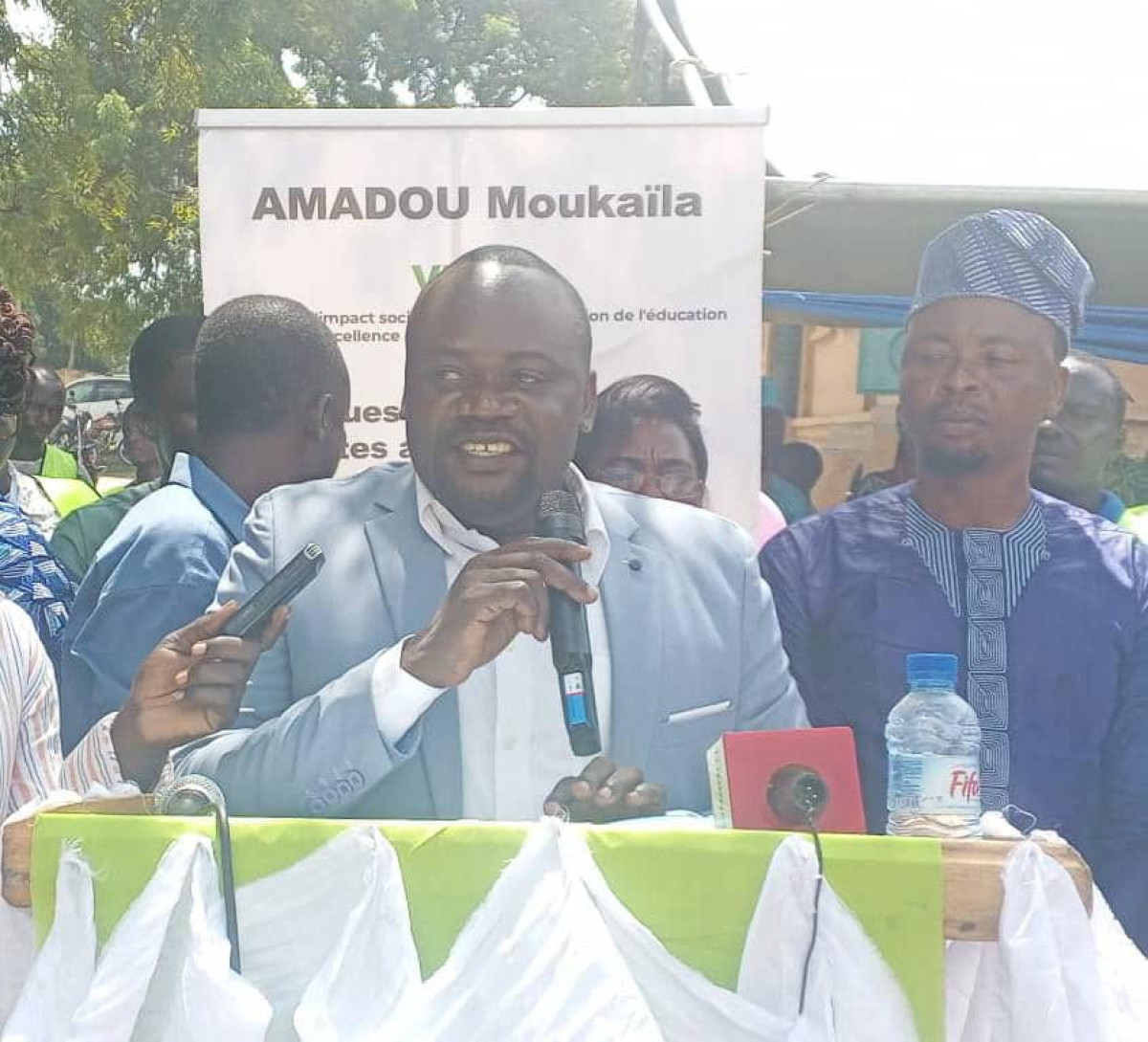 JOURNÉE DE L&rsquo;EXCELLENCE EN MILIEU SCOLAIRE A KILIBO : Moukaïla Amadou, un véritable leader de la promotion de l&rsquo;éducation . Grâce à ses actions, les résultats scolaires améliorés à Kilibo