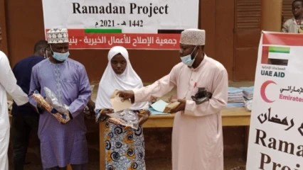 PARAKOU RAMADAN 2021/GRÂCE AU SOUTIEN DES EMIRATES RED CRESCENT : L’Ong Al-Islaah fait don de vêtements aux personnes démunies