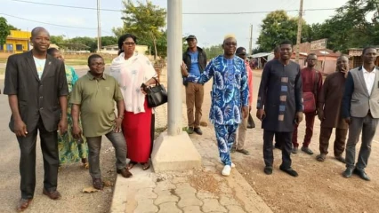 RÉCEPTION DE 45 LAMPADAIRES SOLAIRES A NIKKI : Le conseil communal sort les populations de l&rsquo;obscurité