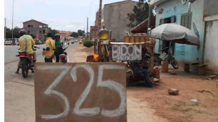 COMMERCE ILLICITE AU BÉNIN : Les consommateurs d’essence frelatée grugés avec plaisir . Modes opératoires des vendeurs indélicats