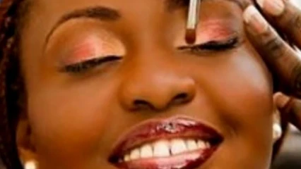 CONSIDERÉ COMME UNE NOUVELLE ARME DE SEDUCTION : Le make-up, un poison pour la peau ?