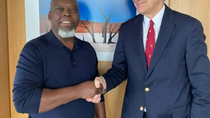 INVITÉ À LA JOURNÉE D’ÉTUDES DE L’ARCOM EN FRANCE :  Edouard Loko et Roch-Olivier Maistre échangent sur des pistes de partenariats 