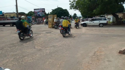 SECURITE ROUTIERE : Le sens de la priorité à droite .« Nul n’a accès à la route s’il ne connait le code de la route. », dixit Hilaire Affoukou