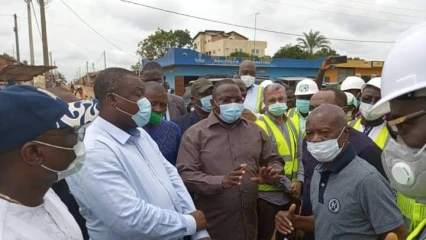 EN VISITE SUR LA ROUTE LOKOSSA -DEVE-APLAHOUE -FRONTIÈRE DU TOGO EN CHANTIER : Le ministre Hehomey satisfait de l&rsquo;évolution des travaux . 66% de taux d&rsquo;exécution