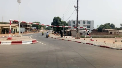 INCIVISME A PARAKOU : Un limitateur de hauteur percuté par un camion