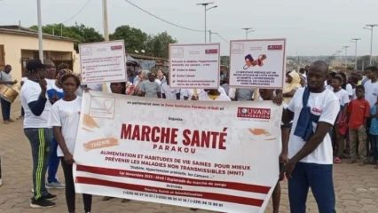 À TRAVERS UNE GRANDE MARCHE DE SANTÉ À PARAKOU : La Fondation Hubi & Vinciane en guerre contre les Maladies Non Transmissibles