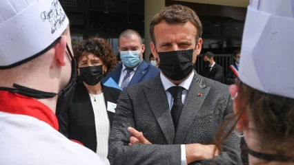 EMMANUEL MACRON GIFLÉ :  Il qualifie l’acte de, « faits isolés d’individus ultraviolents »