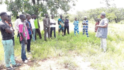 CONSTRUCTION D’INFRASTRUCTURES DE DEVELOPPEMENT A KOUANDE : Le maire Didier Kouandé-Sounon remet les sites aux différentes entreprises