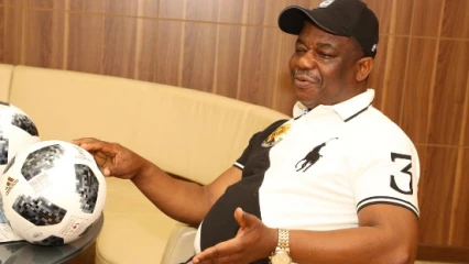 CHANGEMENT DU NOM ÉCUREUIL,  Mathurin De Chacus y tient toujours  . Voici son argument