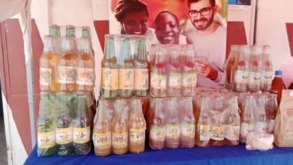 POUR LES FÊTES DE FIN D’ANNÉE A PARAKOU : Offrez-vous les jus naturels « Jaram » à moindre coût . Contactez le 95 94 39 98 ou 97 79 44 75 pour la livraison