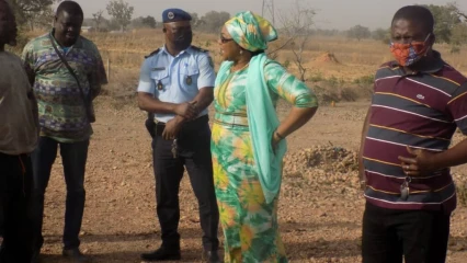 EXPLOITATION ILLÉGALE DES CARRIÈRES DE SABLE ET GRAVIER A KANDI : Le maire Zinatou Alazi Osséini en guerre contre le phénomène