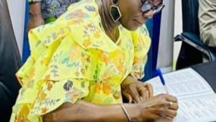 POUR AVOIR SIGNÉ IN MÉMORANDUM D’ACCORD SANS L’AUTORISATION DU PRÉSIDENT DJOGBÉNOU : Christelle Houndonougbo destituée de la direction administrative du parti Up le Renouveau 