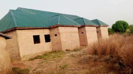 DEVELOPPEMENT DE LA COMMUNE DE KOUANDÉ : Le complexe hôtelier  » le cotonnier  » de l’Ucom-Cvpc en chantier