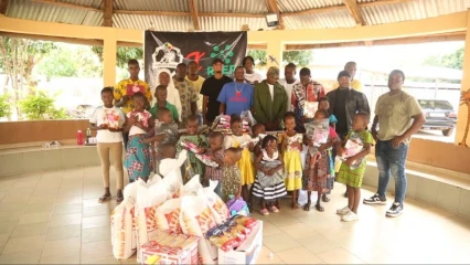 ORPHELINAT SAINTE THÉRÈSE DE L’ENFANT JÉSUS À TCHATCHOU : Zimé Yérima et le Rjepp font don de kits scolaires et alimentaires