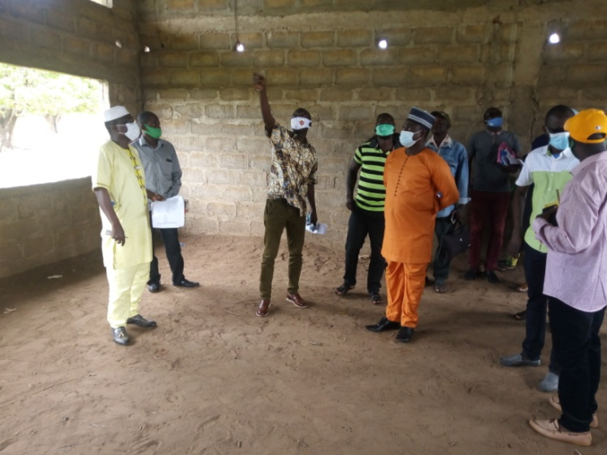 CONSTRUCTION D’INFRASTRUCTURES DANS LA VILLE DE PARAKOU : Le maire Zimé et son équipe apprécient l’évolution des travaux