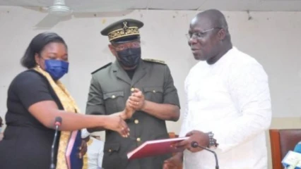 ABOMEY-CALAVI : Le maire Ahouandjinou passe le témoin à la Se Floride Laourou