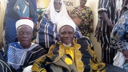 Visite de courtoisie du roi de Tchaourou à Nikki : sounon Sourou Boukoudouwari Ado II reçoit les bénédictions de l’empereur de Nikki