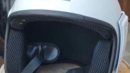 BÉNIN/RÉPRESSION SUR LE PORT DU CASQUE ET SPÉCULATION DU PRIX SUR LE MARCHÉ : Richard Boni Ouorou attire l’attention du gouvernement  . Il offre des casques aux Terrien,ne,s