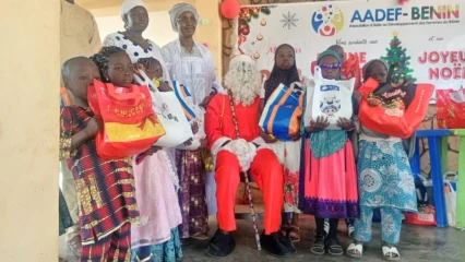 ACTIONS DE L’ONG AADEF-BENIN À PARAKOU : L’He Mariama Baba Moussa en mère Noëlle inonde 250 enfants de cadeaux