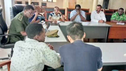 Réalisation des infrastructures dans le département de la Donga: le Préfet Jacques Amadou met la pression sur les entreprises