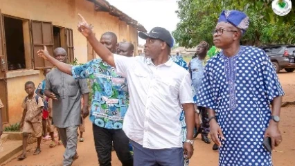 Adjarra/En visite dans les écoles touchées par les vents violents: le maire Wanvoegbe prend des engagements pour leur réhabilitation 