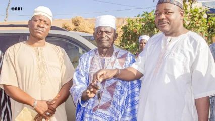 Don d'un véhicule au roi de Banikoara: Sarako Tamou honore Sa Majesté Nansounon Tantamin II