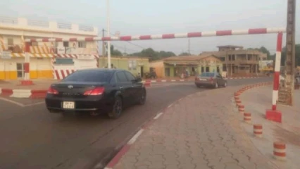 LIMITATEUR DE HAUTEUR DU CARREFOUR DAABAARU A PARAKOU : Le dispositif remis en état