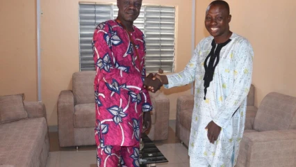 BORGOU/DANS LE CADRE DE LA CÉLÉBRATION DES 50 ANS DE CRÉATION DU CEG BEMBÉRÉKÉ : La salle d’attente du directeur meublée par le comité de coordination