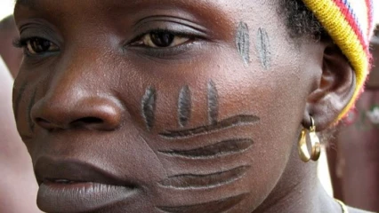 CHRONIQUE DES US ET COUTUMES : Une carte d’identité de la honte?