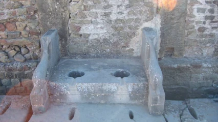 INSOLITE : Un présumé voleur jeté dans une latrine à Bohicon