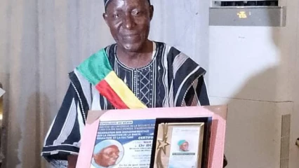BÉNIN/APRÈS 35 ANS DE SERVICE À SAUVER DES VIES : Dr Alassan Boukari Kadiri décoré par l&rsquo;Ong Main de Dieu