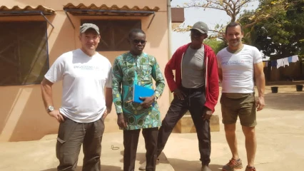 SÉANCE DE TRAVAIL ENTRE L’ONG SOMPEKIDS, LA FONDATION GROUPE EDF ET LE MAIRE DE KALALE : Tidjani Bani plaide pour l’électrification des centres de santé et Ceg de sa commune