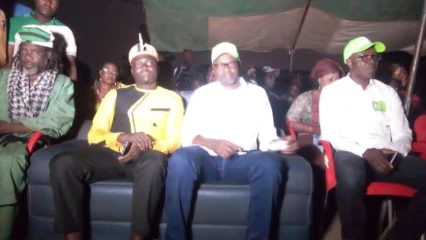 CAMPAGNE DES LÉGISLATIVES DU 8 JANVIER PROCHAIN : Les femmes et jeunes ressortissants de l’Atacora-Donga veulent voter le Br  . Samou Seïdou Adambi honoré