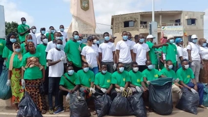 PARAKOU : Faridath Assouma du Br et le mouvement « Révélons-nous » assainissent la ville