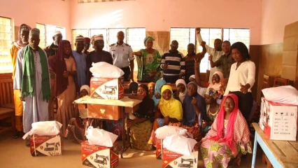 MISE EN ŒUVRE DU SOUS PROJET TCHÈBON-GA À KARIMAMA : L’Ong Bussola dote 13 filles vulnérables de kits pour leurs Agr