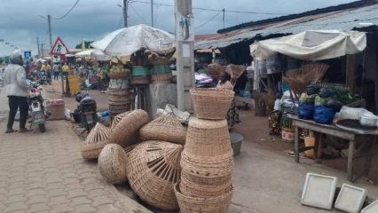 INSTALLATION DE COMMERCES AUX ABORD DES VOIES À PARAKOU : Quand la quête de la pitance expose à de gros risques