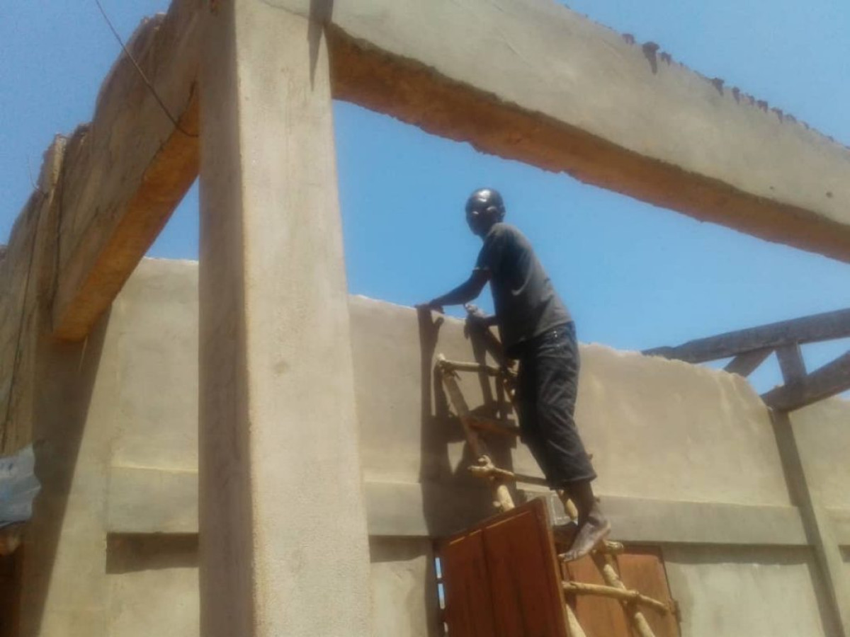 GOUVERNANCE LOCALE : Le maire Atrokpo vient au secours des élèves exposés aux intempéries