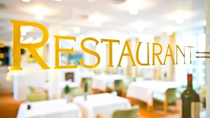 RESTAURANTS ET GARGOTES DANS LES VILLES DU BENIN : Ces grandes zones de propagation du Covid-19 négligées  . Les recommandations du Dr Ariano Nouatin