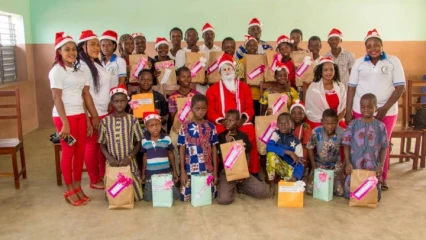 NOËL EN FAMILLE A PARAKOU : L&rsquo;Ong Fjad fête avec les enfants handicapés