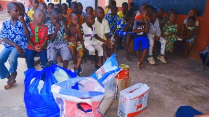 SOUTIEN À L’ORPHELINAT SAINT JEAN-EUDES DE PARAKOU : Seab Ong fait don de vivres et vêtements