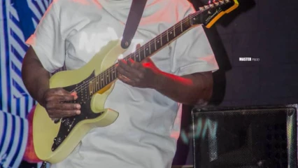 Parakou/A travers le titre «qui trahira paiera»: l’artiste Josias Yaï alias ‘’Papa Guitare’’ dévoile son 1er album