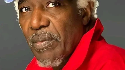 GUERRE ENTRE LES GRANDES PUISSANCES : Alpha Blondy envoie un message fort  . «Monsieur Macron, comme on dit chez nous, enlève ton pied dans leur connerie d’Ukraine.»