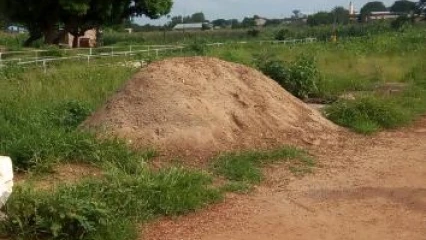 RAMASSAGE DE SABLES SUR LES VOIES PUBLIQUES À PARAKOU : Une activité nocturne qui favorise l’érosion des sols