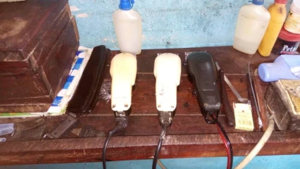 MAUVAIS ENTRETIEN DES TONDEUSES DANS LES ATELIERS DE COIFFURE : Le nid de propagation de certaines maladies