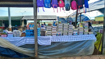 VENTE DE FOURNITURES SCOLAIRES POUR LA RENTRÉE À PARAKOU : Les stands attendent toujours parents et apprenants